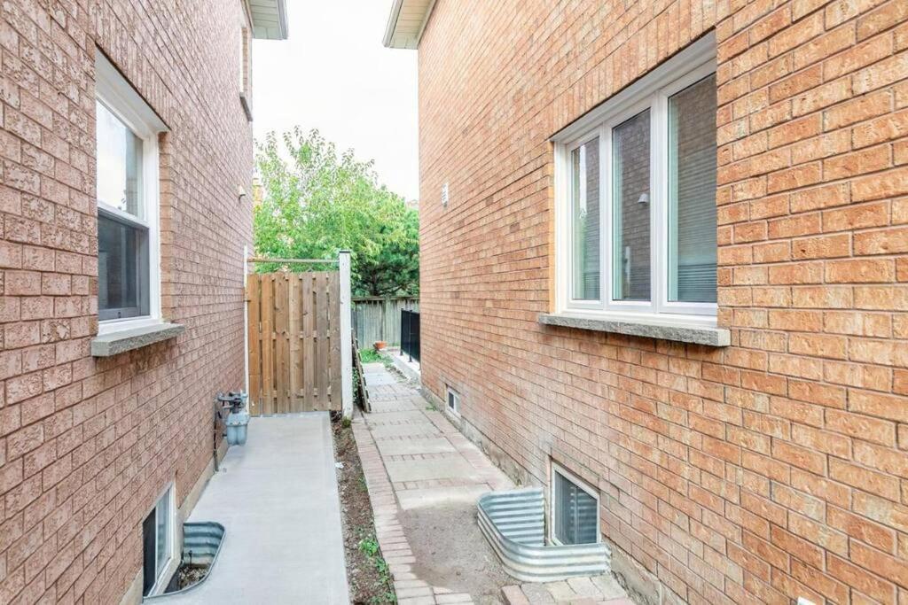 Spacious Basement Mississauga Exterior foto